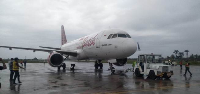 Proses Penanganan serta Pemindahan Posisi Pesawat Udara Airbus 320-200 Registrasi PK-LUT di Bandar Udara Sultan Thaha Jambi Telah Berjalan Aman dan Tepat